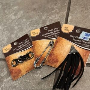 Derby Chic Brooch and Pendant Set